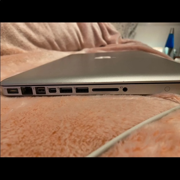 Macbook pro - Picture 1 of 4